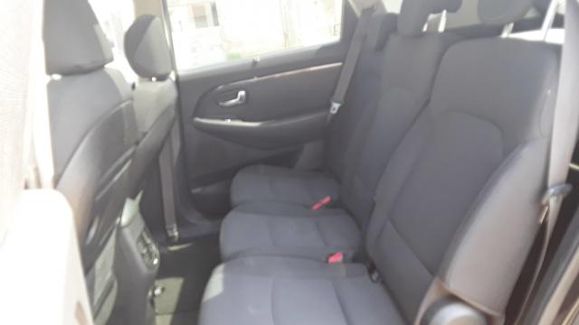 Kia Carens image 4