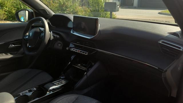 Peugeot 2008 image 2