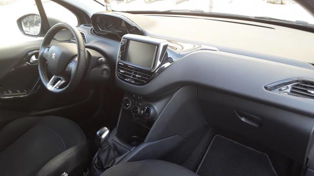 Peugeot 208 image 4