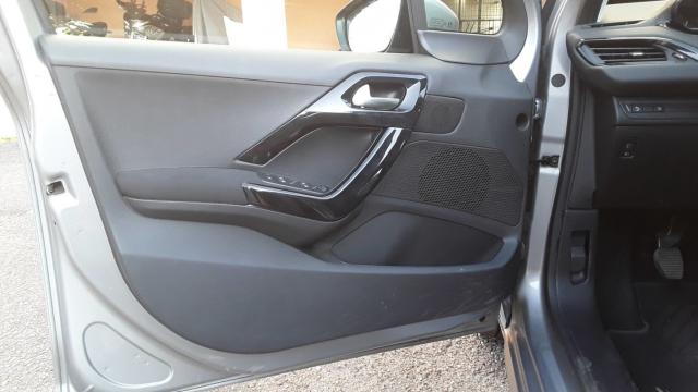 Peugeot 208 image 3