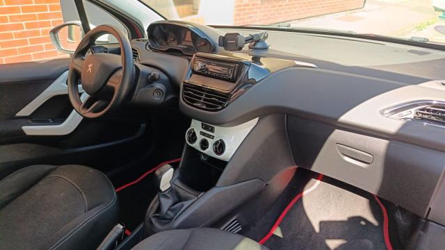 Peugeot 208 image 3