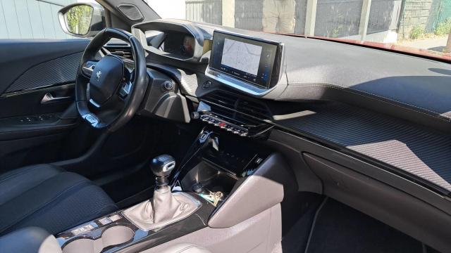 Peugeot 2008 image 3