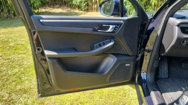 Porsche Macan image 1