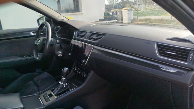 Skoda Superb Combi image 8