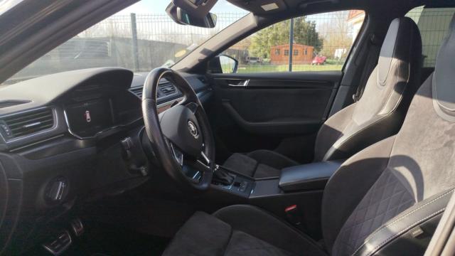 Skoda Superb Combi image 9