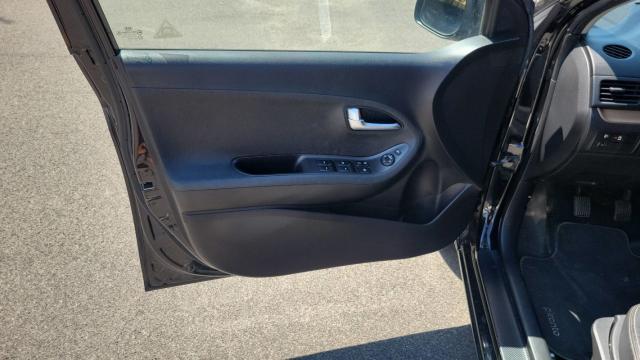 Kia Picanto image 8