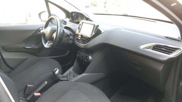 Peugeot 208 image 1