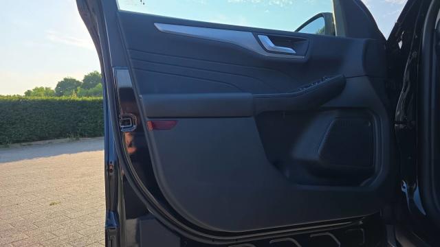 Ford Kuga image 2