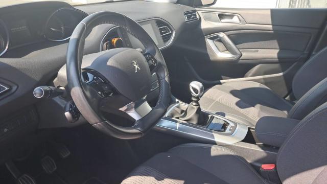 Peugeot 308 image 2