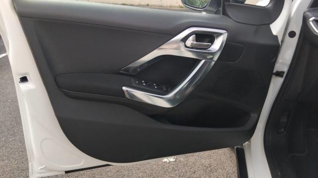 Peugeot 2008 image 9