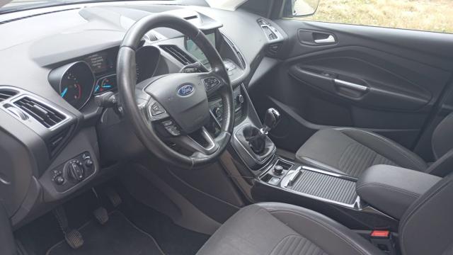 Ford Kuga image 5