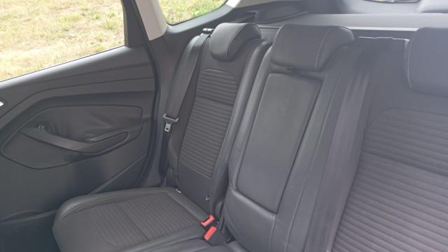 Ford Kuga image 2