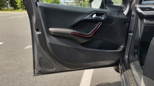 Peugeot 208 image 1