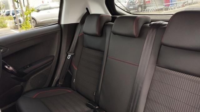 Peugeot 208 image 6
