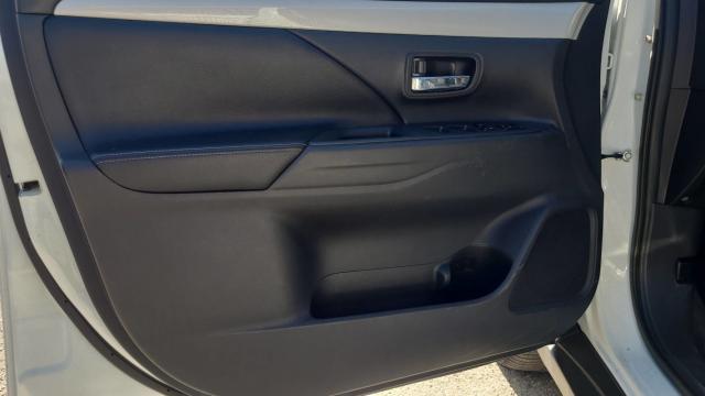 Mitsubishi Outlander image 3