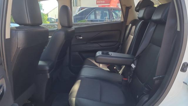 Mitsubishi Outlander image 2