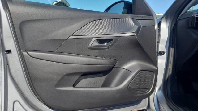 Peugeot 208 image 8