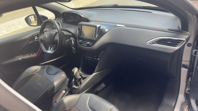 Peugeot 208 image 1