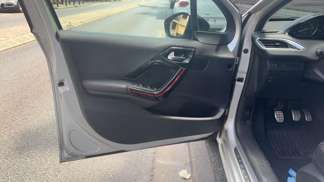 Peugeot 208 image 9