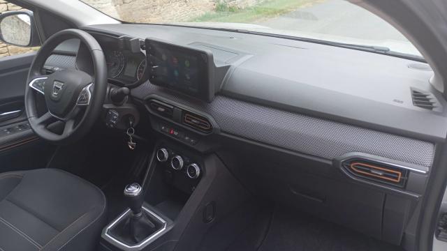 Dacia Sandero image 2