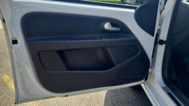 Volkswagen Up! image 2