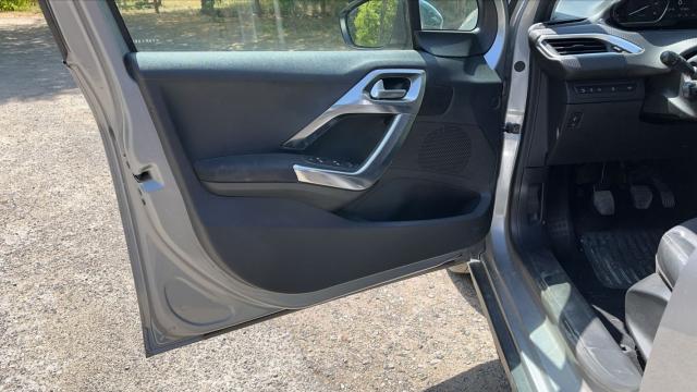 Peugeot 2008 image 8