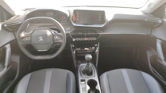Peugeot 2008 image 2