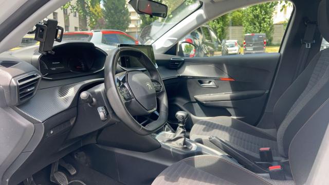 Peugeot 208 image 6