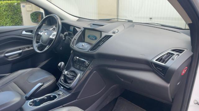 Ford Kuga image 9