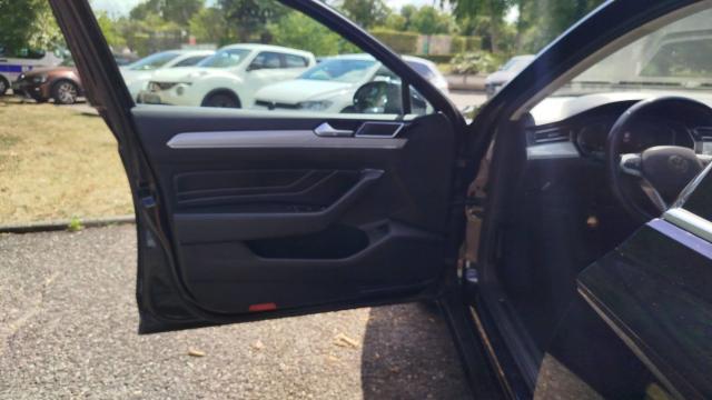 Volkswagen Passat image 1