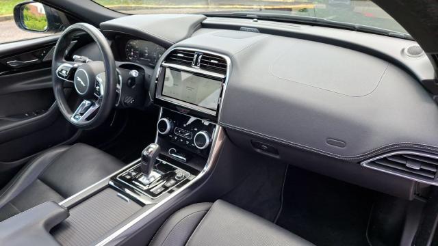 Jaguar Xe image 5
