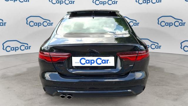 Jaguar Xe image 3