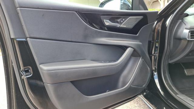 Jaguar Xe image 9