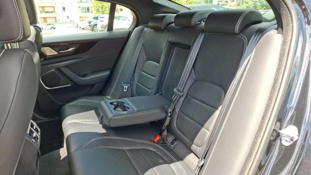 Jaguar Xe image 6