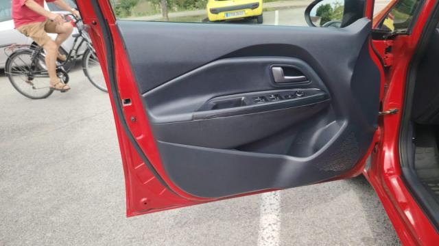 Kia Rio image 5