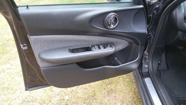 Mini Clubman image 2