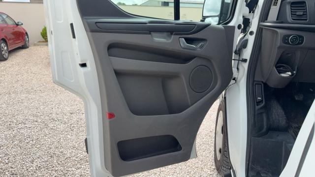 Ford Transit Custom image 2