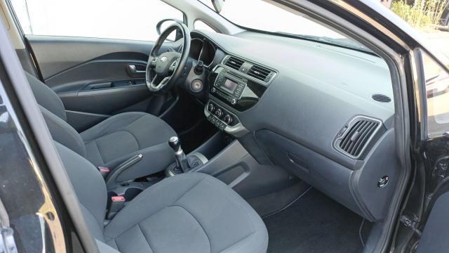 Kia Rio image 4
