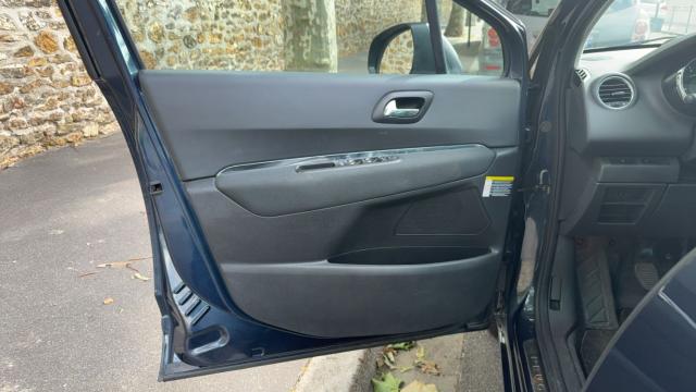 Peugeot 5008 image 1