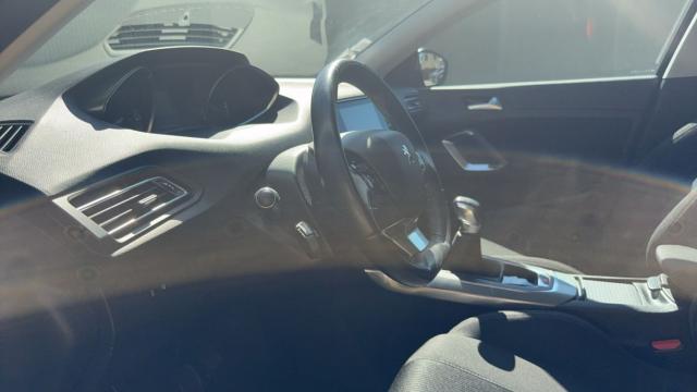 Peugeot 308 image 9