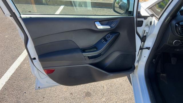 Ford Fiesta image 6