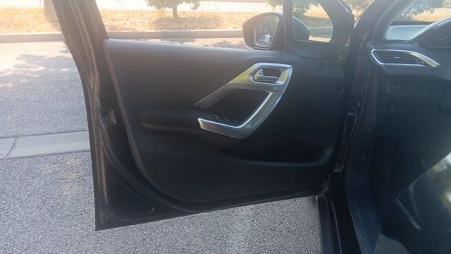 Peugeot 2008 image 8