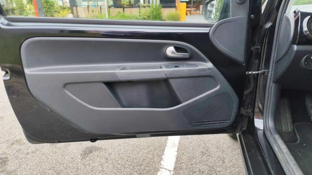 Volkswagen Up! image 8