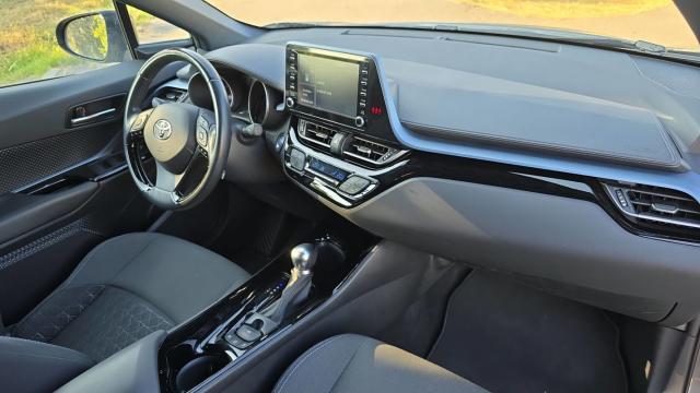 Toyota C-Hr image 1
