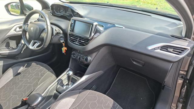 Peugeot 2008 image 2