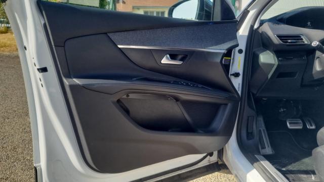 Peugeot 5008 image 3