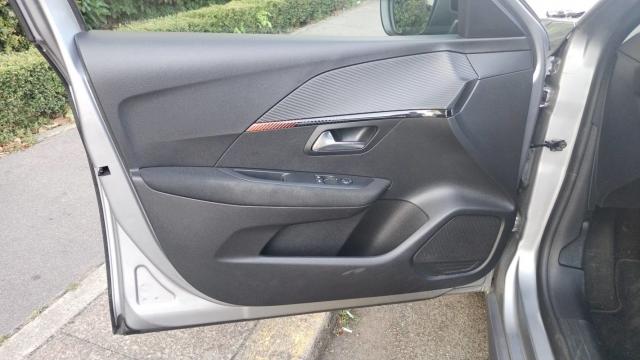 Peugeot 208 image 2
