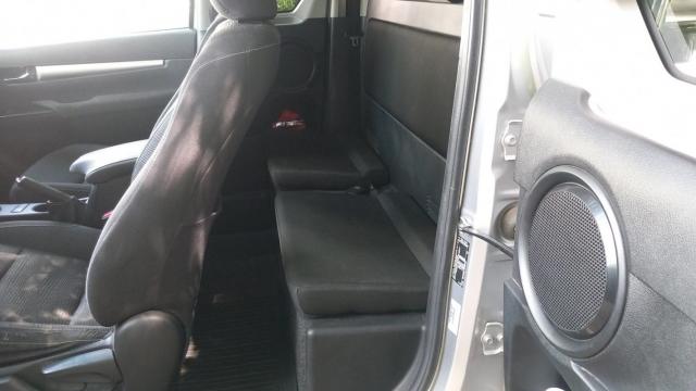 Toyota Hilux image 8