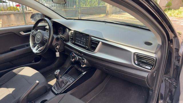 Kia Rio image 7