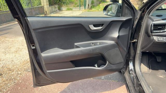 Kia Rio image 1